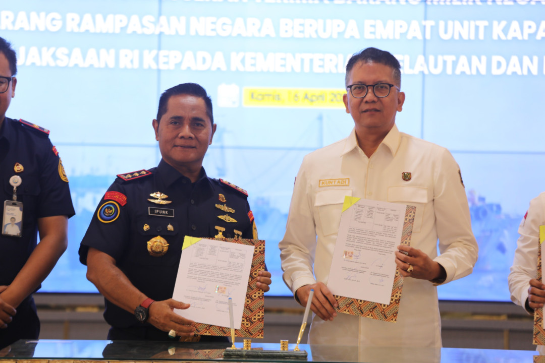 Optimalkan Pemulihan Aset, BPA Kejaksaan Serahkan Kapal Rampasan ke KKP