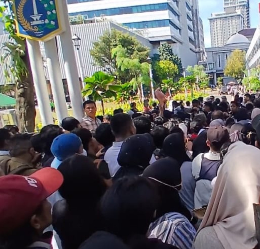 Rela Antri di Balai Kota Demi Posisi PPSU. Apa Itu PPSU?