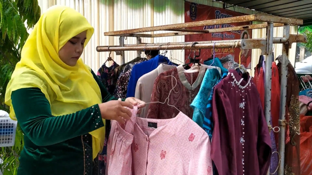 Peringati Hari Kartini, Tiara Kusuma Sanden Buka Bazar Pakaian Murah