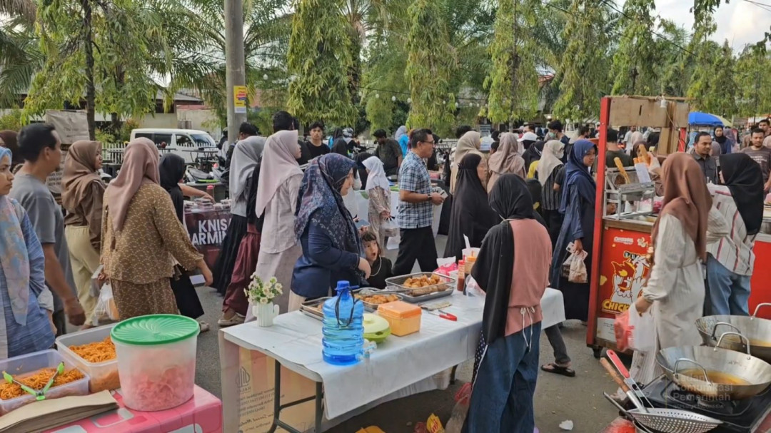 Dua Bulan Pascabencana, Pasar Ramadan Lhokseumawe Dipadati Warga
