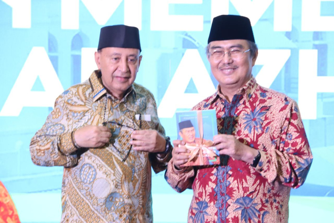 YPI Al Azhar Luncurkan Buku Biografi Prof. Jimly Asshiddiqie di Usia ke-70