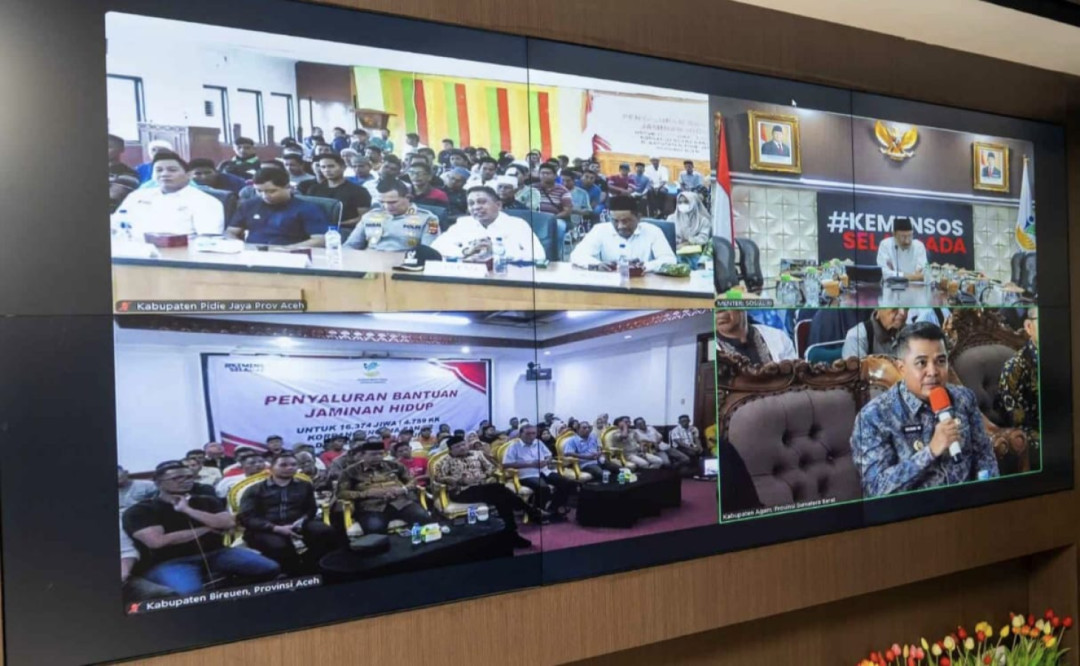 Gus Ipul Pimpin Langsung Penyaluran Bantuan Sumatra Meski Hari Libur