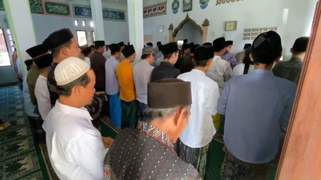 Warga Kampung Bojong Gelar Salat Idulfitri Hari Ini