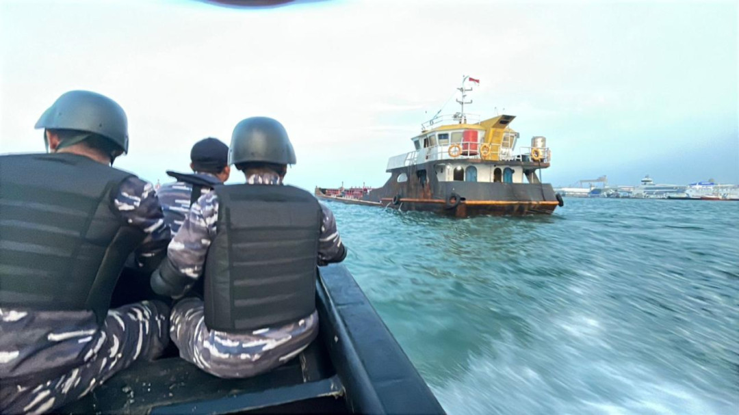 TNI AL Gagalkan Penyelundupan BBM di Surabaya