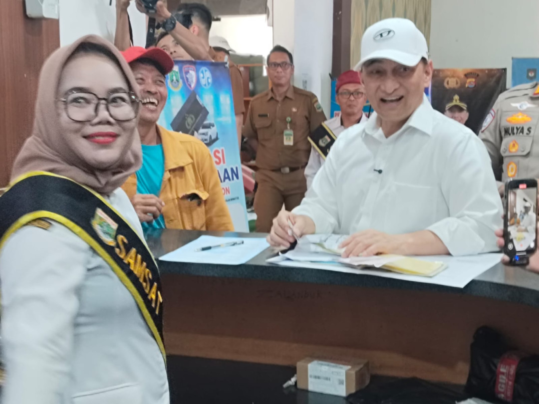 Wakil Gubernur Banten Sidak ke Kantor Samsat Cilegon, Pastikan Pelayanan Bebas Pungli