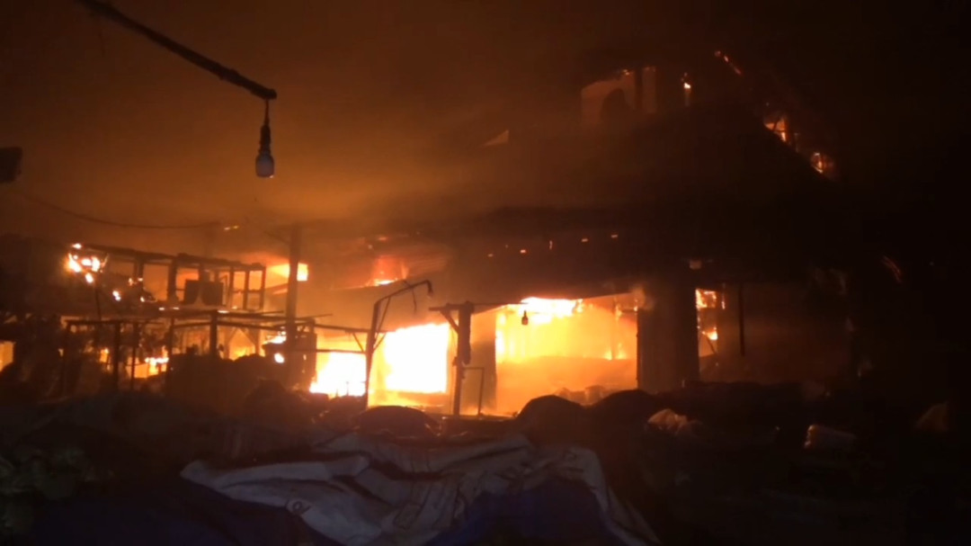 Ratusan Kios di Pasar Rebo Purwakarta Ludes Terbakar