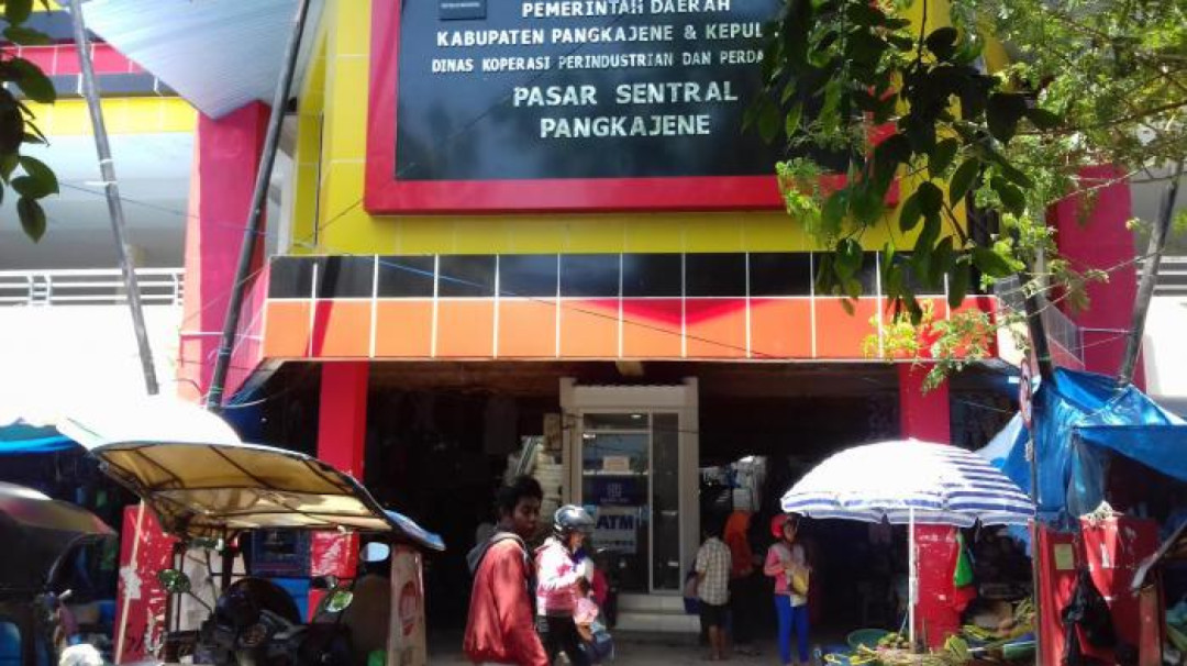 Pasar Malam Berulang, Pedagang Tradisional di Pangkep Menjerit