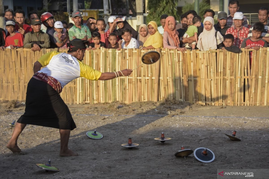 Permainan Tradisional Gasing Masih Digemari oleh Masyarakat Lombok