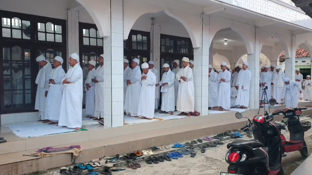 Jemaah Asy-Syahadatain Indramayu Rayakan Idul Fitri Lebih Awal