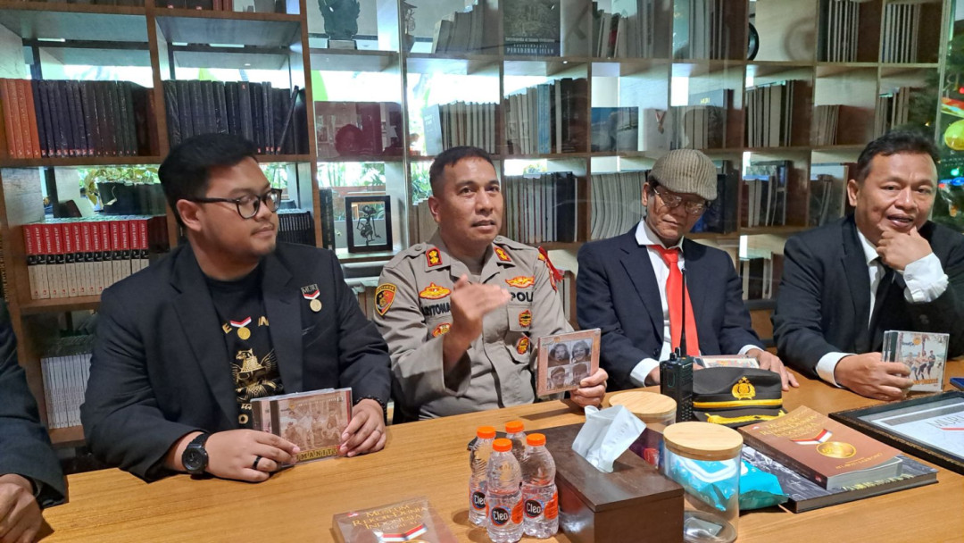 Kapolsek Kebayoran Baru AKBP Aritonang Raih Rekor MURI dengan Ciptakan Lagu-Lagu Edukasi