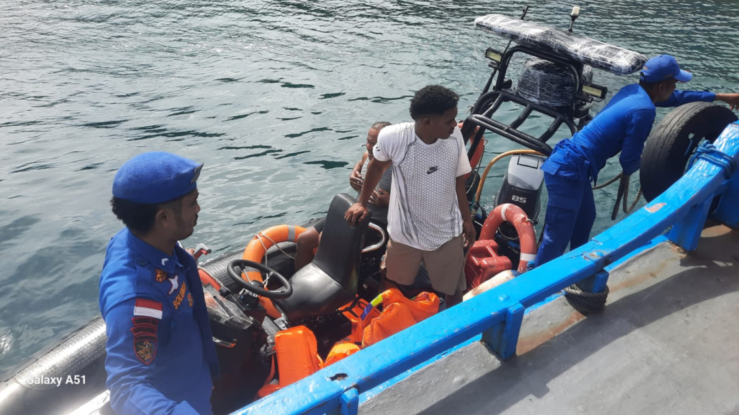 Polisi Perairan Selamatkan Dua Awak Kapal Tenggelam di Flores Timur