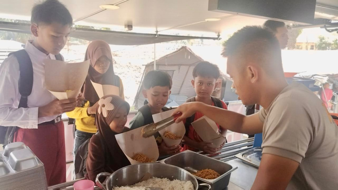 Dapur Umum Polri Terus Layani Korban Bencana Sumatra
