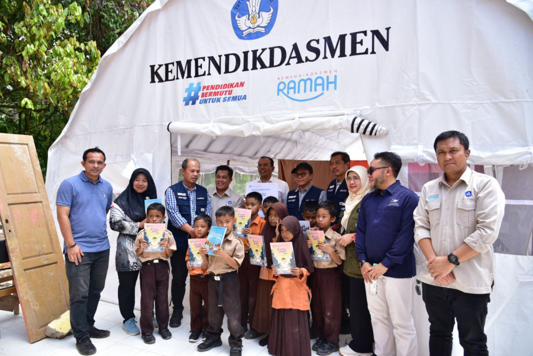 Kemendikdasmen Salurkan 147 Ribu Buku ke Sekolah Terdampak Bencana