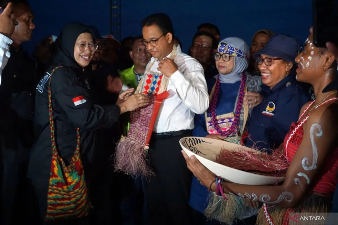 Kunjungi Pasar Puri Sorong, Anies Terima Keluh Kesah Pedagang Perikanan dan Nelayan