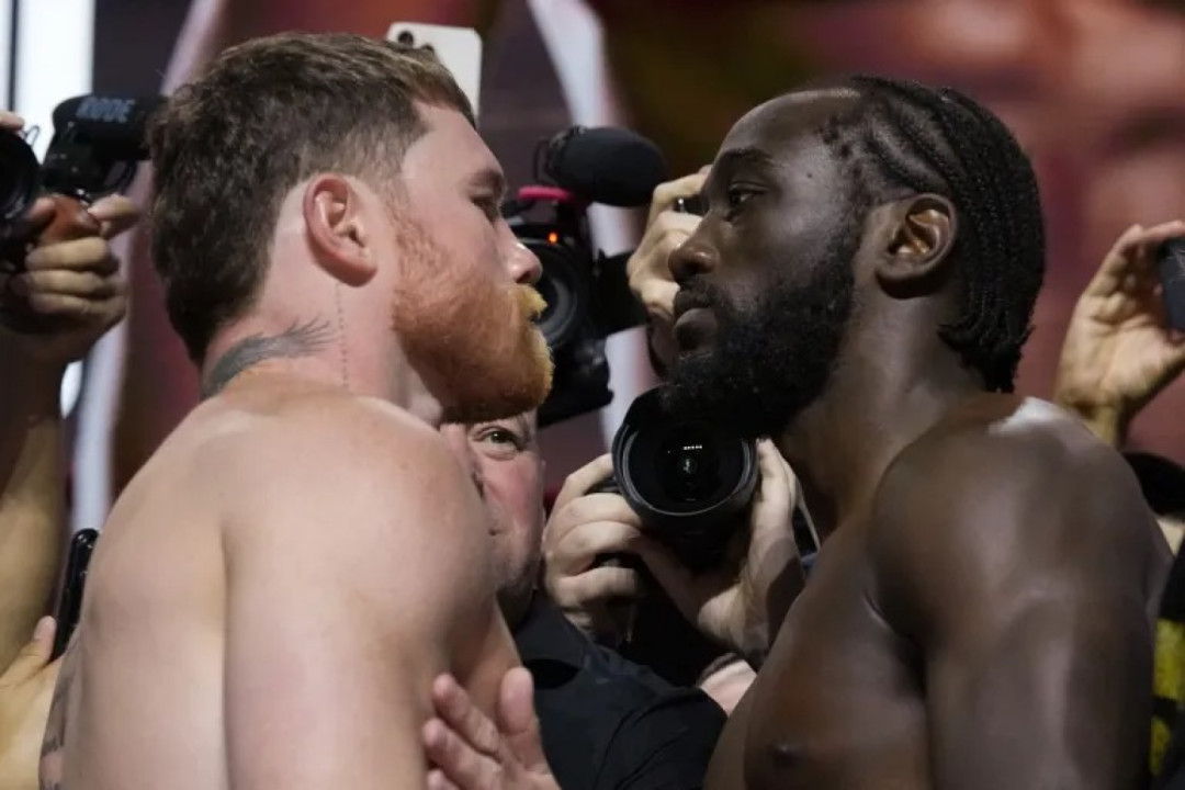 Canelo Alvarez vs Terence Crawford  Saling Incar Sabuk Emas Kelas Menengah Super