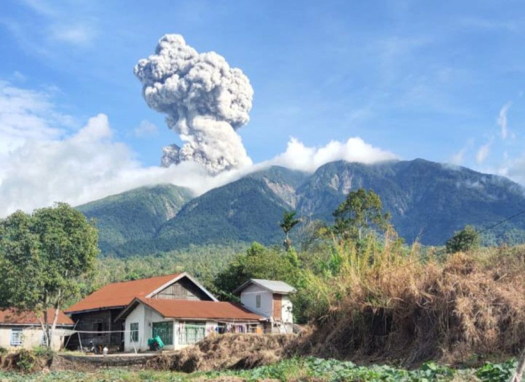 Gunung Marapi Kembali Erupsi, Warga Diimbau Jauhi Radius 3 Km