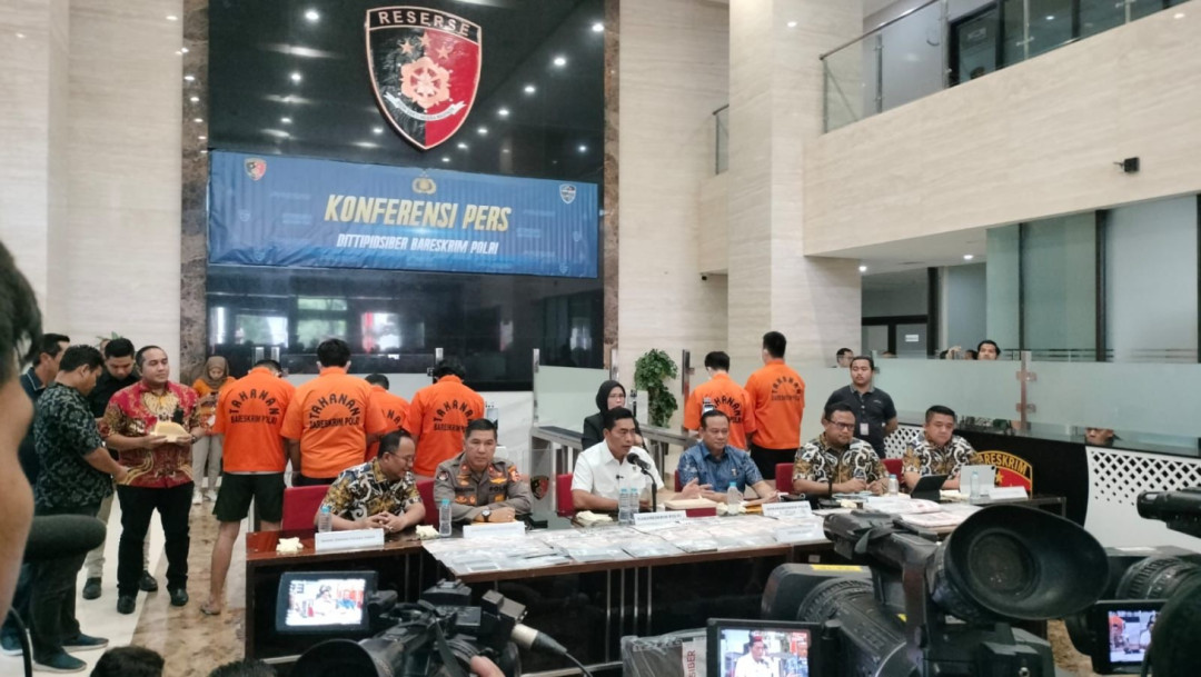 Polisi Amankan 6 Tersangka Sindikat Pendaftar IMEI Ilegal