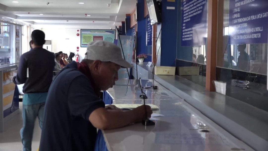 Samsat Sultra Apresiasi Wajib Pajak dengan Hadiah Emas