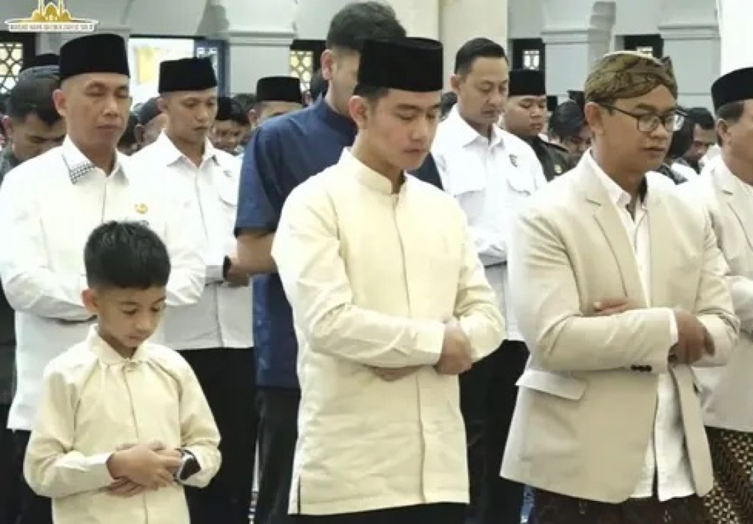 Wapres Gibran Salat Ied di Sheikh Zayed Solo, 34 Sapi Siap Disembelih