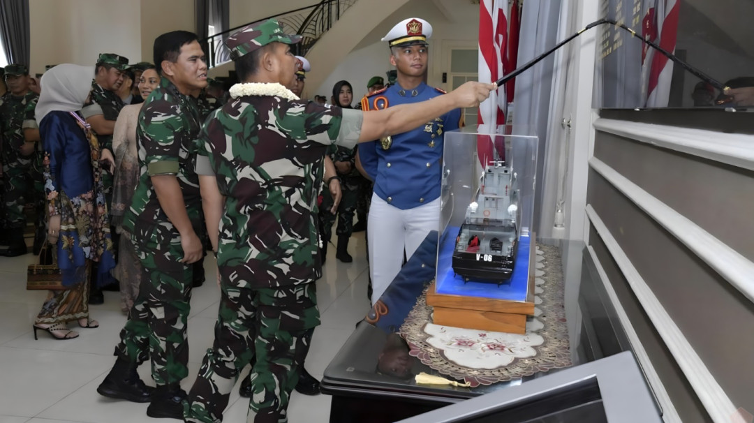 Kasal Hadiri Pengukuhan Ibu Kehormatan Taruna Akademi TNI sebagai Wujud Simbolisasi Tradisi Taruna