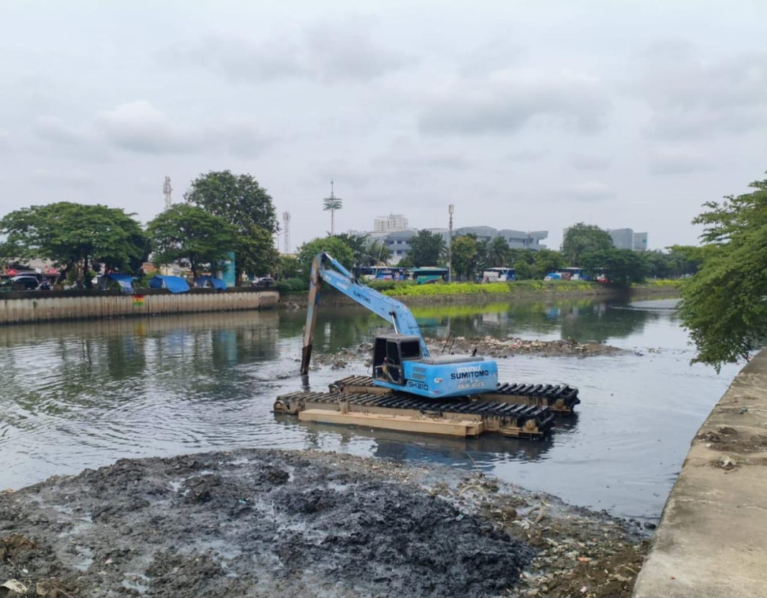 Antisipasi Banjir: Jakarta Siagakan 1.205 Pompa dan Kebut Pengerukan Kali
