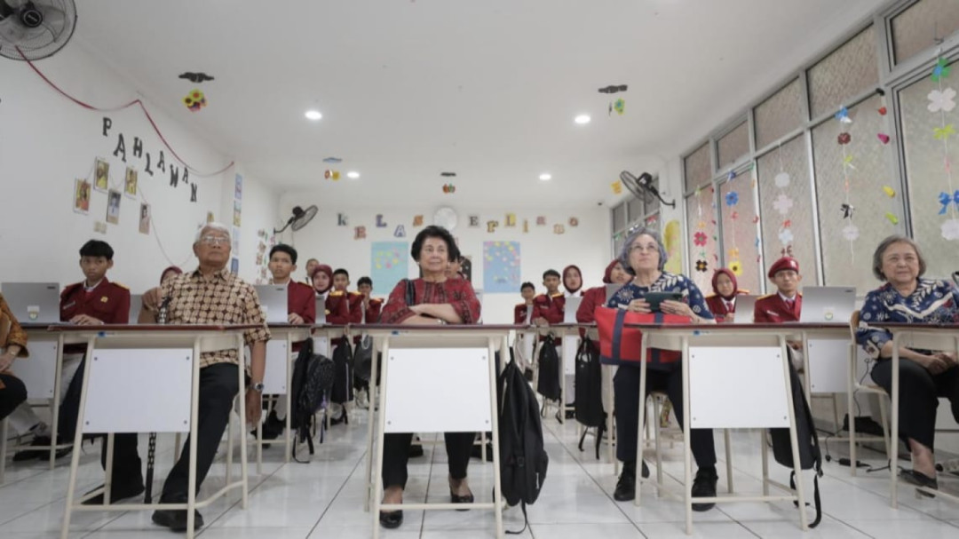 Kakak Presiden Prabowo Kunjungi SRMA 10 Jakarta Selatan