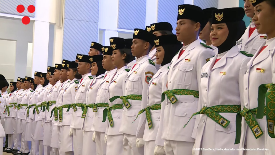 Bianca Lantang dari Sulawesi Utara Jadi Pembawa Baki Bendera Merah Putih di HUT ke-80 RI