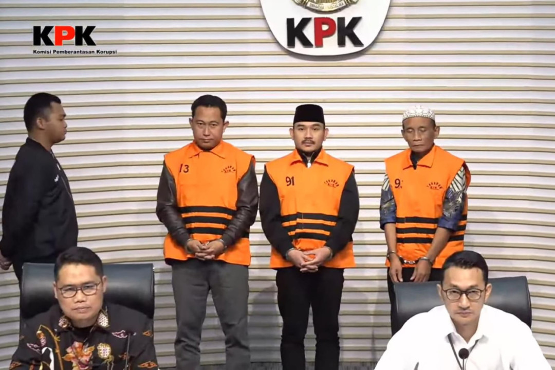 Tersangka Suap, Bupati Bekasi Minta Maaf