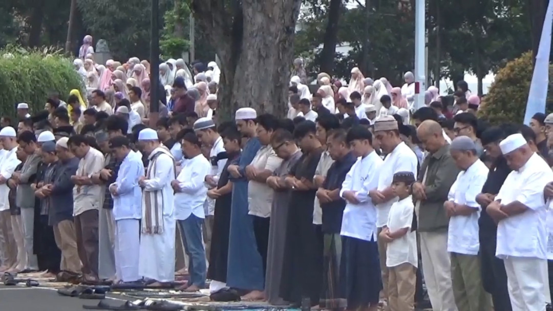 Ribuan Warga Bandung Menggelar Salat Id di Gedung Sate