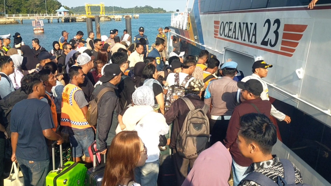 Arus Balik Memuncak, Pelabuhan Jagoh Dipadati Pemudik