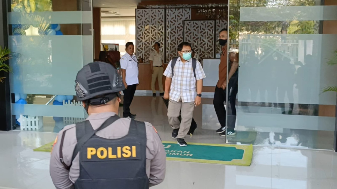 KPK Geledah Kantor Dinas Peternakan Jatim, Sita Dua Koper Berkas Dugaan Korupsi Hibah