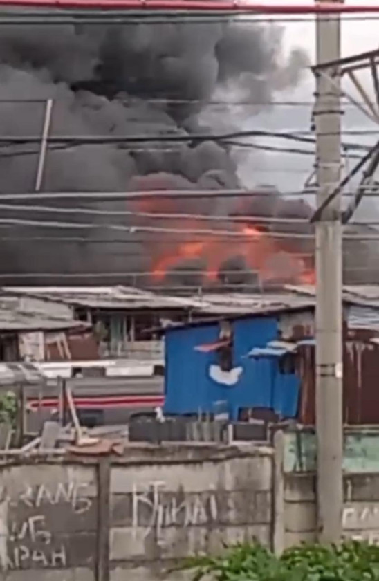 Api Lahap Rumah Warga di Duri Selatan, Damkar Kerahkan 23 Unit Pemadam