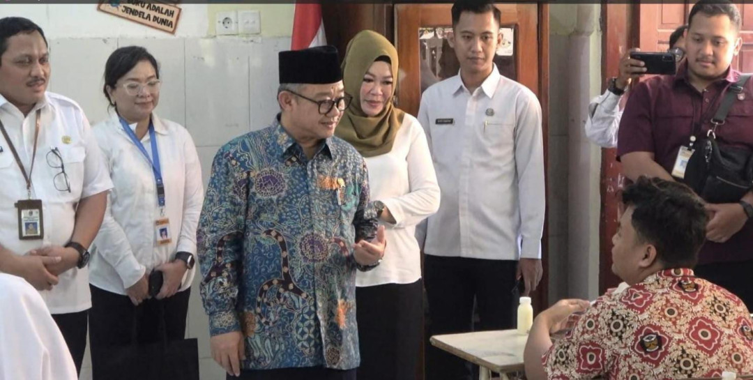 Mendikdasmen Tinjau Program MBG di Lamongan