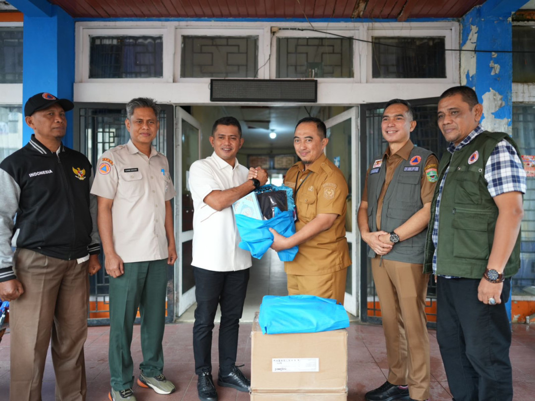 Jelang Lebaran, Warga Terdampak Bencana di Solok Terima Bantuan Presiden