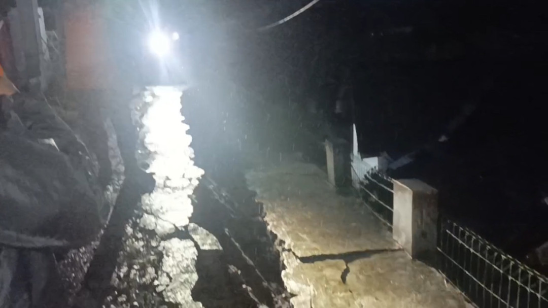 Longsor Timbun Dapur Rumah Warga di Sumedang, Beruntung Tidak Ada Korban Jiwa