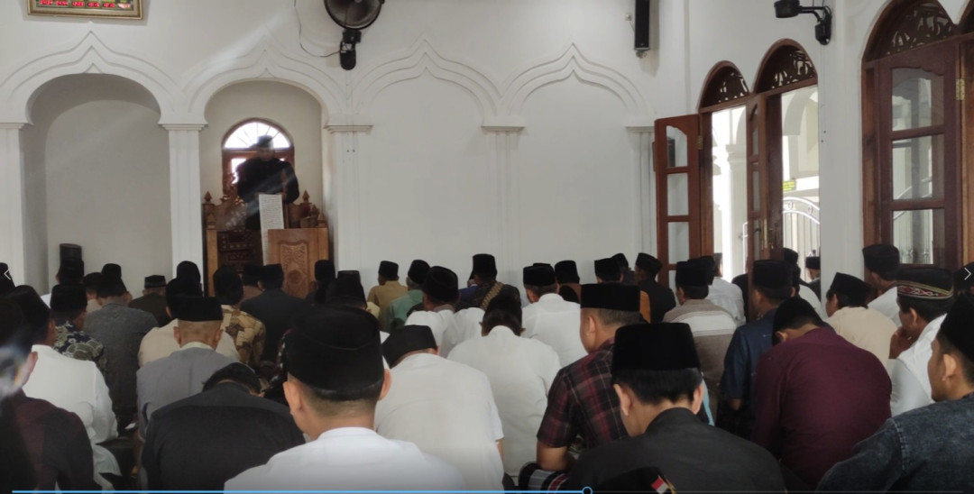 Unik! Masjid Agung Kepuren Pertahankan Tradisi Khotbah Arab Saat Salat Id