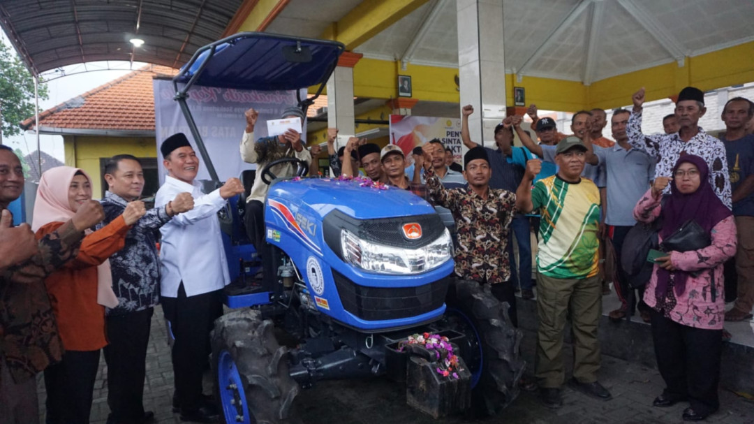 Dongkrak Hasil Panen, DPR RI Salurkan Alsintan ke Sidoarjo