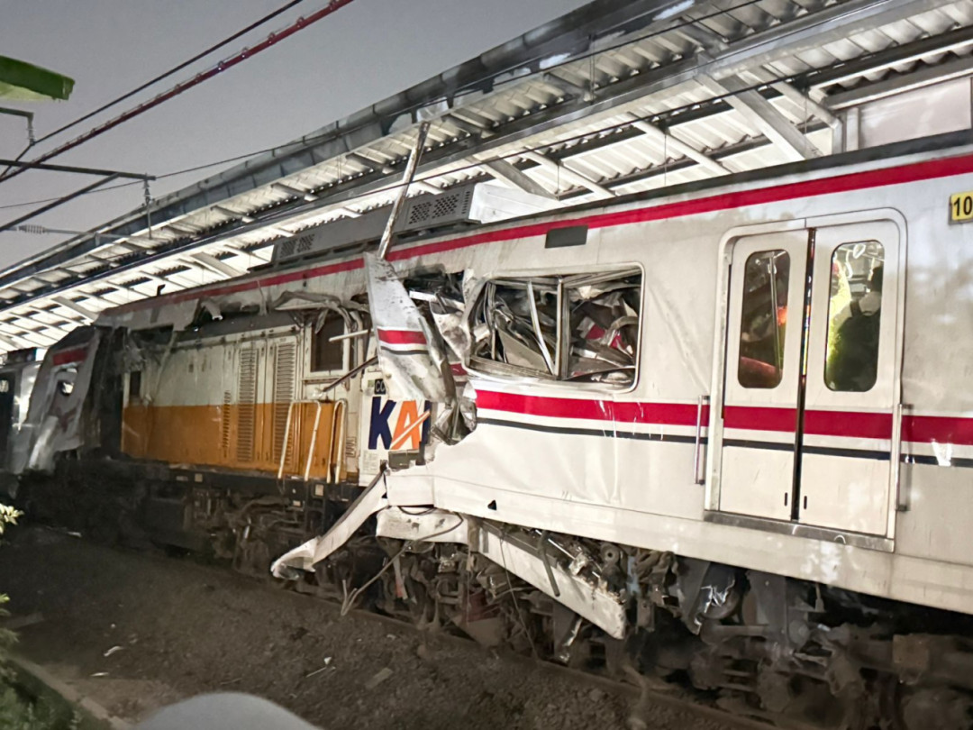 KA Argo Bromo Anggrek Tabrakan dengan KRL di Bekasi Timur