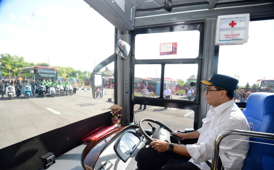 Menhub Cek Bus Listrik Merah Putih Pendukung Mobilitas KTT G20