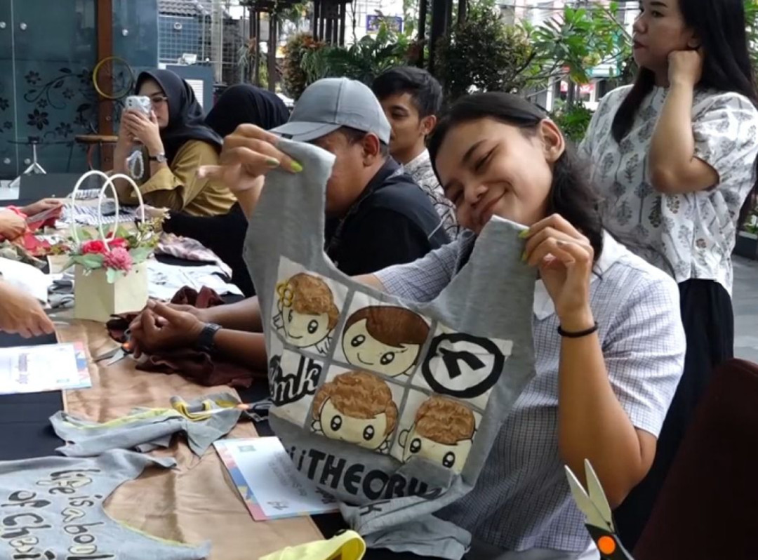 Workshop Ramah Lingkungan Ubah Baju Bekas Jadi Tote Bag