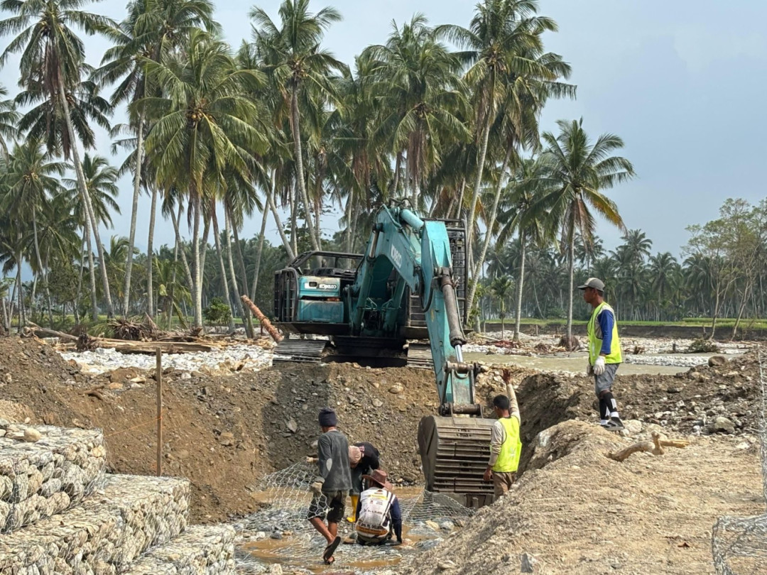 Wabup Solok Pantau Normalisasi Batang Saniangbaka, Antisipasi Banjir Susulan