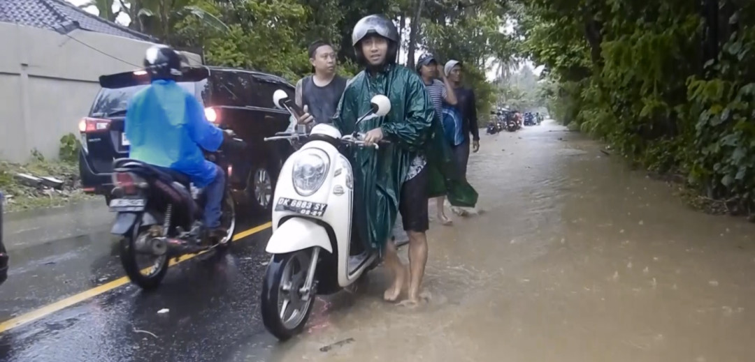 Banjir Bandang, Lalu Lintas Karangasem–Denpasar Sempat Macet Total