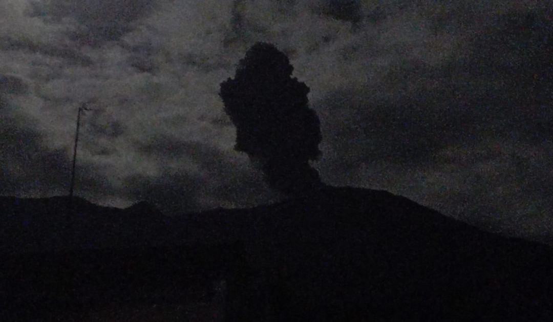 Gunung Marapi Erupsi, Kolom Abu 1.200 Meter di Atas Puncak