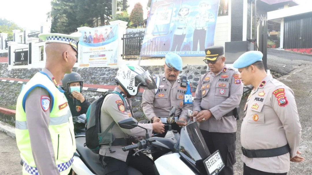 Polres Tanah Datar Razia Kendaraan, Anggota Ikut Diperiksa