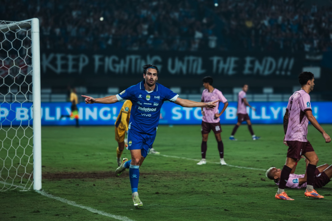 Persib Bandung Menang 3-0 atas Persik Kediri di Laga Kandang Ramadan