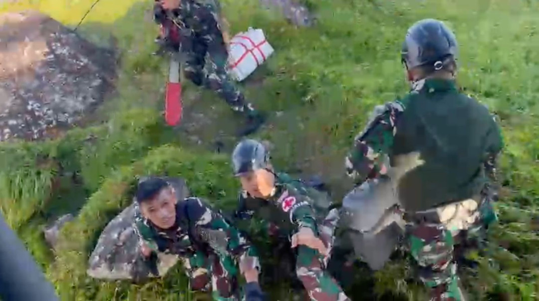 TNI AU Turunkan Korpasgat Usai Temukan Titik Jatuh Pesawat ATR di Maros