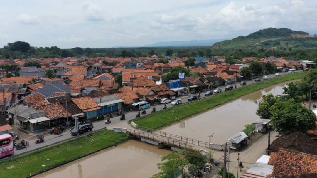 Volume Kendaraan Meningkat, Jalur Tengah Bumiayu–Songgom Brebes Alami Kemacetan