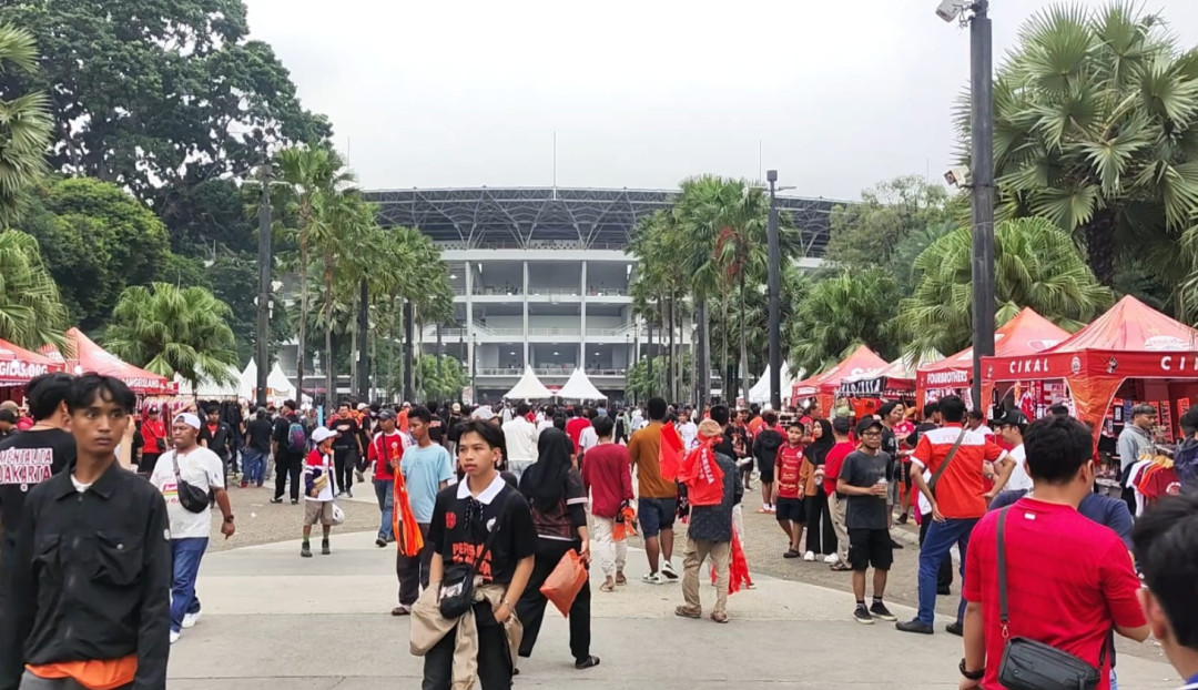 50 Ribuan Suporter Padati GBK Jelang Pertandingan Persija vs PSIM