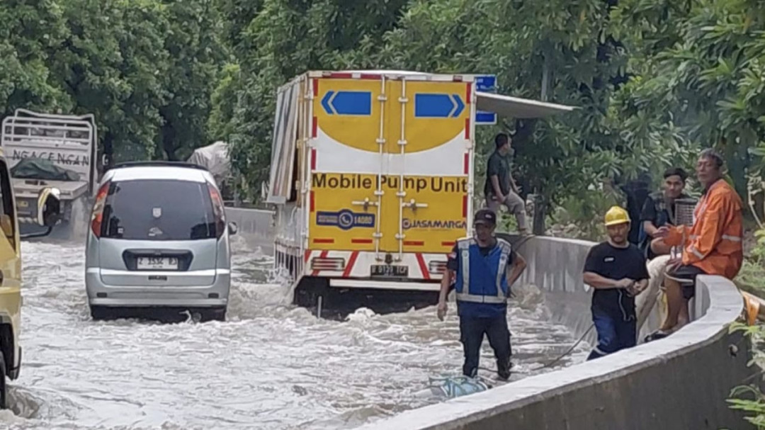 Jasa Marga Kerahkan 9 Pompa Atasi Banjir di Tol Sedyatmo