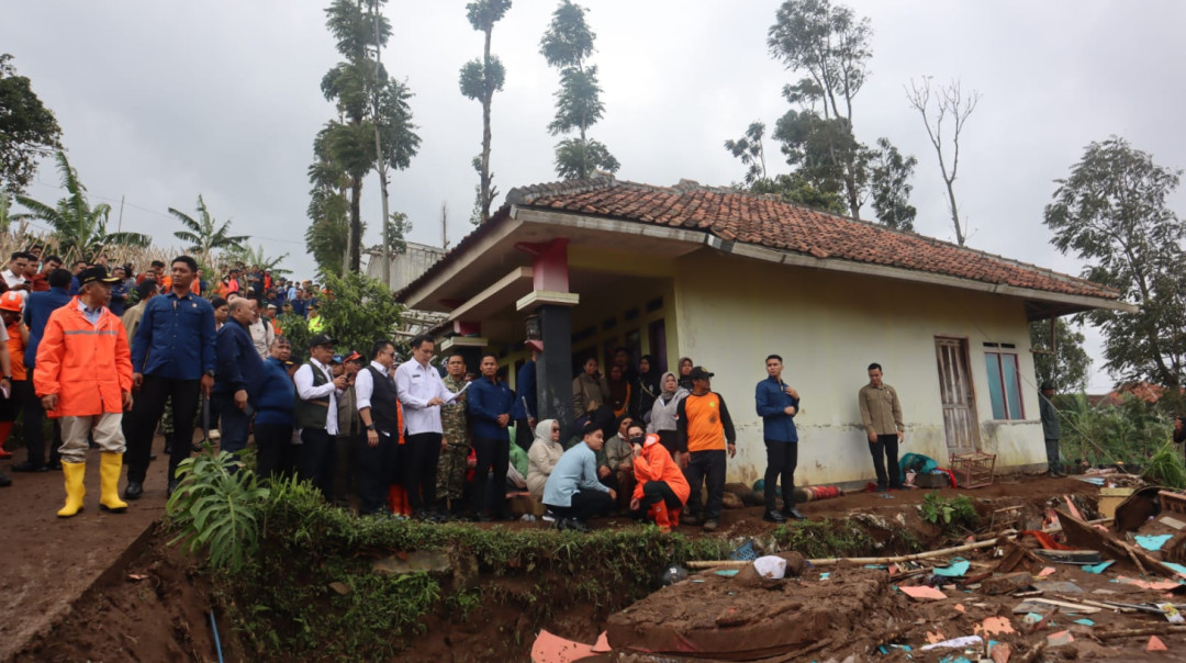 Pencarian Korban Longsor Bandung Barat Dihentikan Sementara, 25 Kantong Jenazah Ditemukan